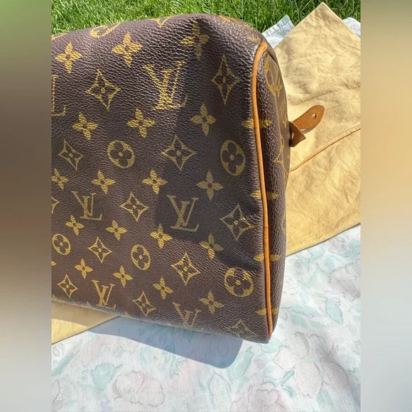 Authentic Louis Vuitton Speedy 35 Monogram - Picture 11 of 16